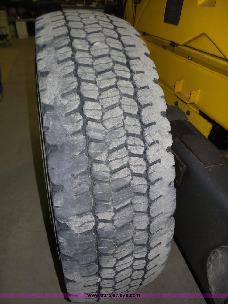 image for item J8915 2006 New Holland G200 motor grader