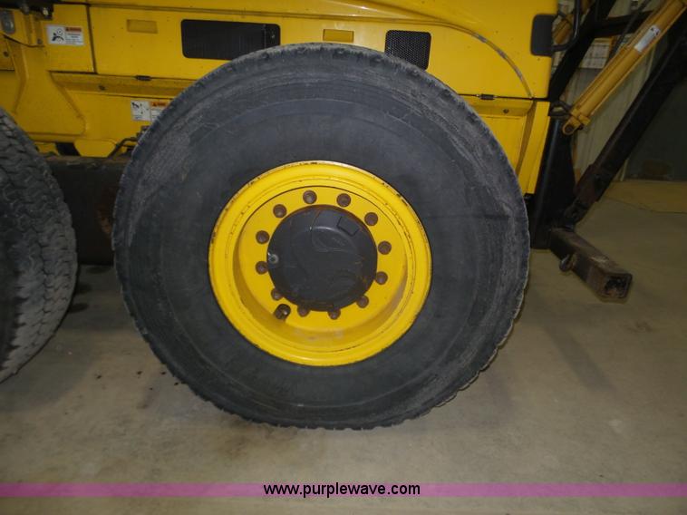 image for item J8915 2006 New Holland G200 motor grader