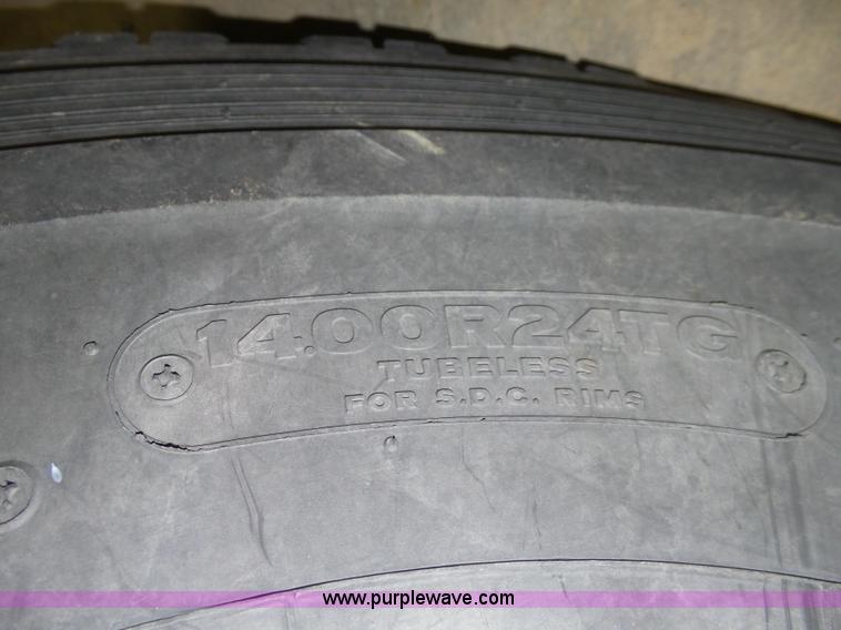 image for item J8915 2006 New Holland G200 motor grader