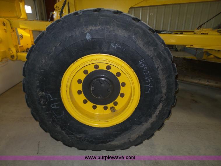 image for item J8915 2006 New Holland G200 motor grader