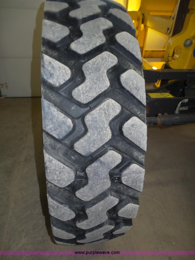 image for item J8915 2006 New Holland G200 motor grader