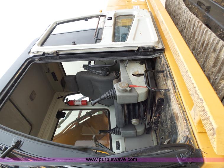 image for item K1304 2004 Hyundai 290 LC-7 excavator