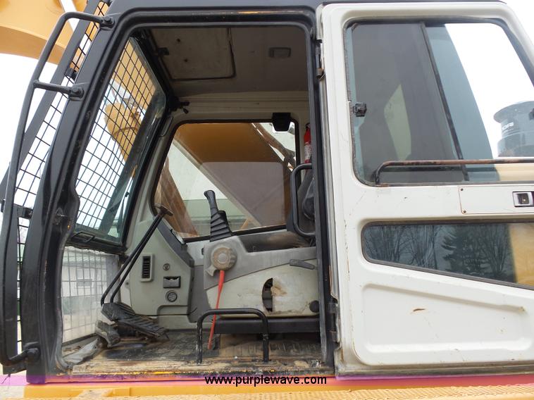image for item K1304 2004 Hyundai 290 LC-7 excavator
