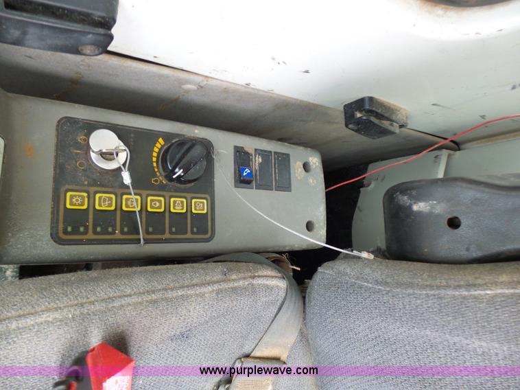 image for item K1304 2004 Hyundai 290 LC-7 excavator