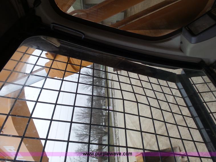 image for item K1304 2004 Hyundai 290 LC-7 excavator