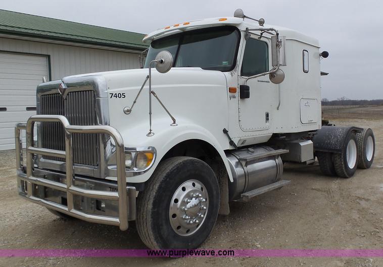 image for item K1305 2005 International 9900i semi truck