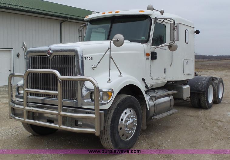 image for item K1305 2005 International 9900i semi truck