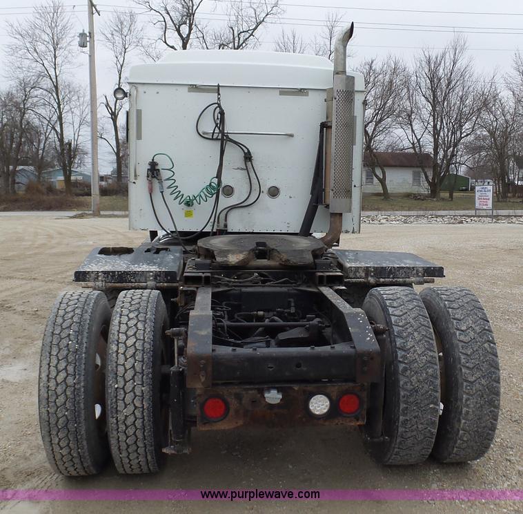 image for item K1305 2005 International 9900i semi truck