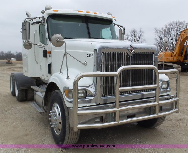 image for item K1305 2005 International 9900i semi truck