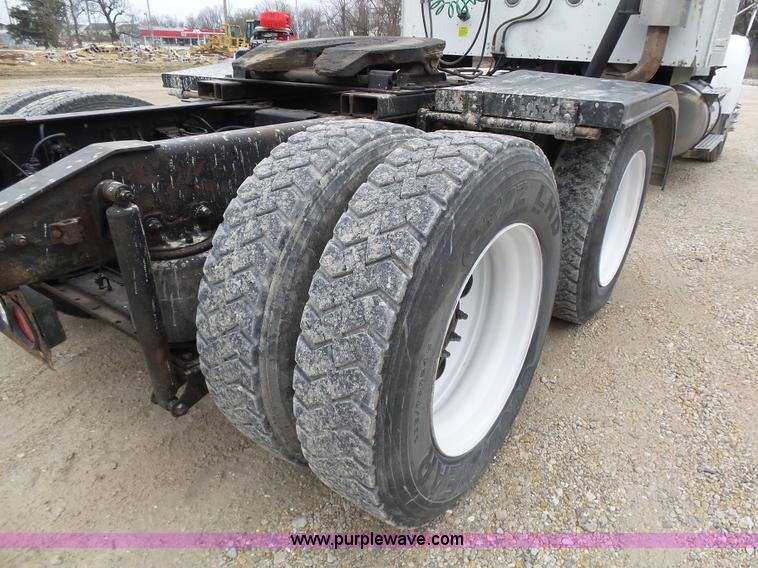 image for item K1305 2005 International 9900i semi truck