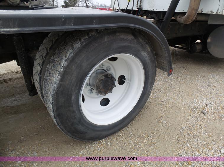 image for item K1305 2005 International 9900i semi truck