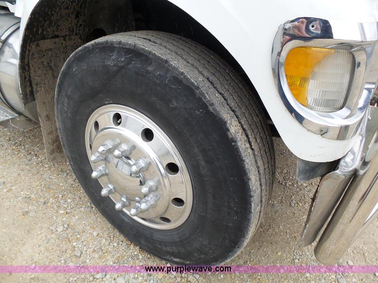 image for item K1305 2005 International 9900i semi truck