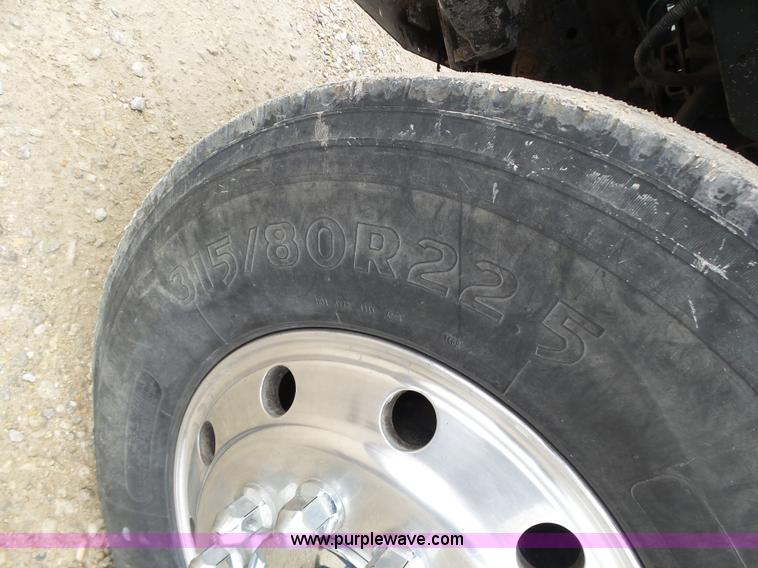 image for item K1305 2005 International 9900i semi truck