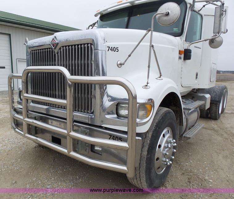 image for item K1305 2005 International 9900i semi truck