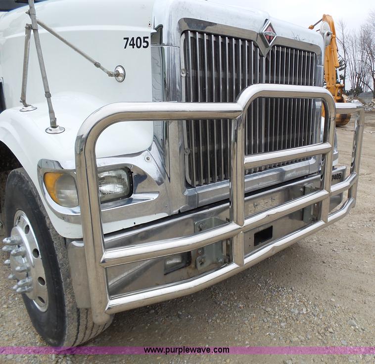 image for item K1305 2005 International 9900i semi truck