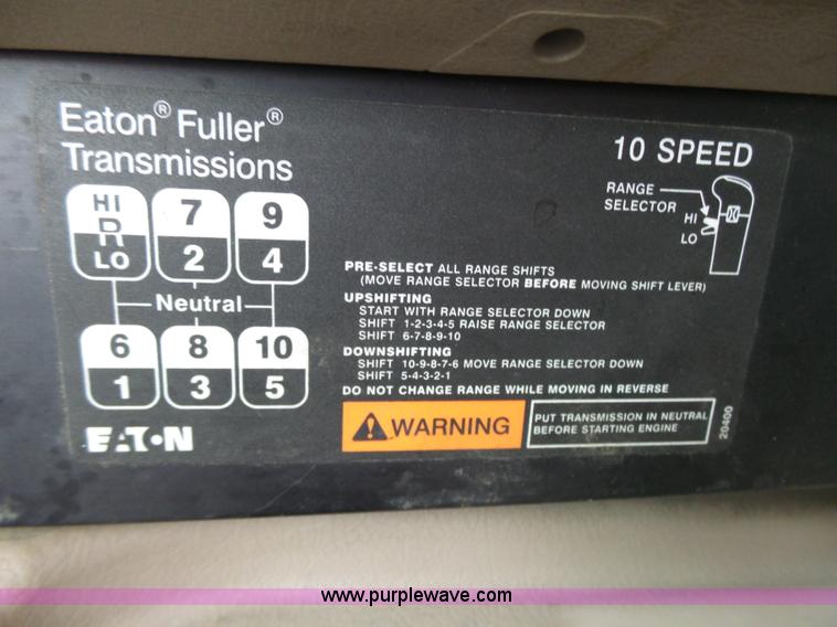 image for item K1305 2005 International 9900i semi truck