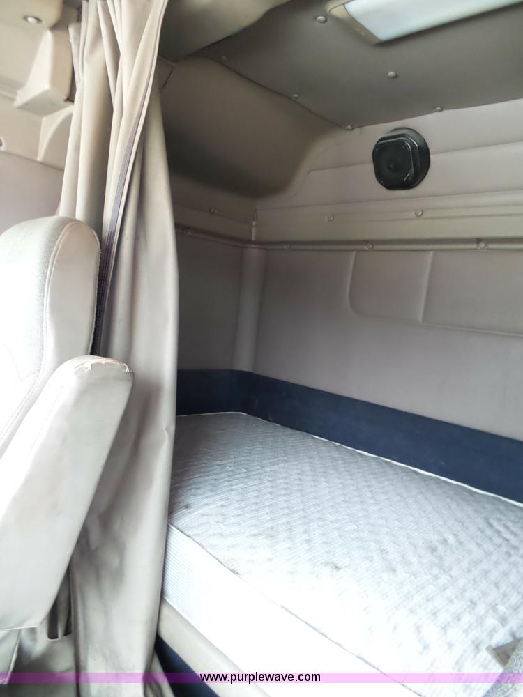 image for item K1305 2005 International 9900i semi truck