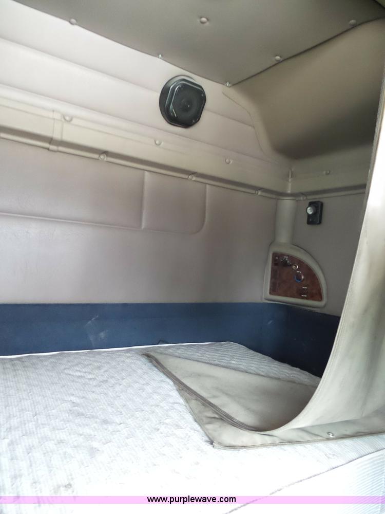 image for item K1305 2005 International 9900i semi truck