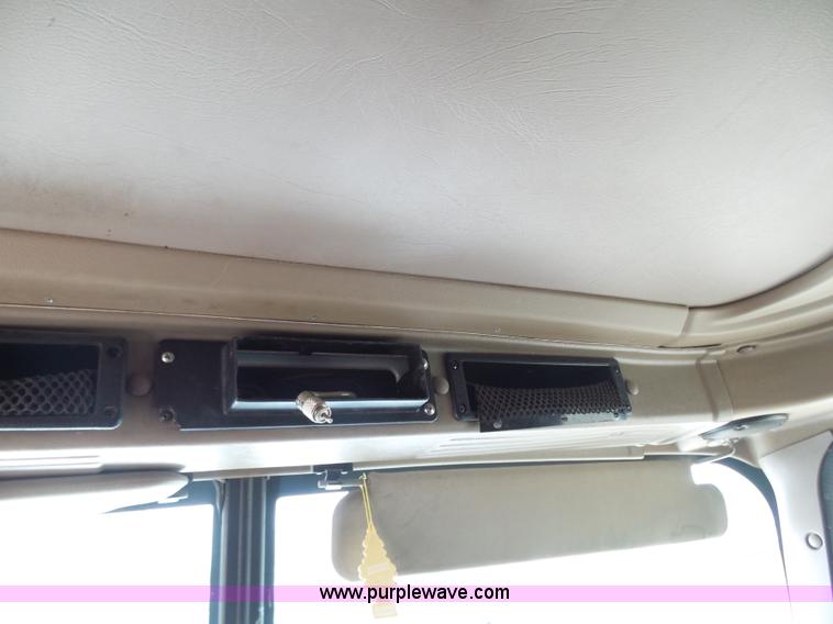 image for item K1305 2005 International 9900i semi truck