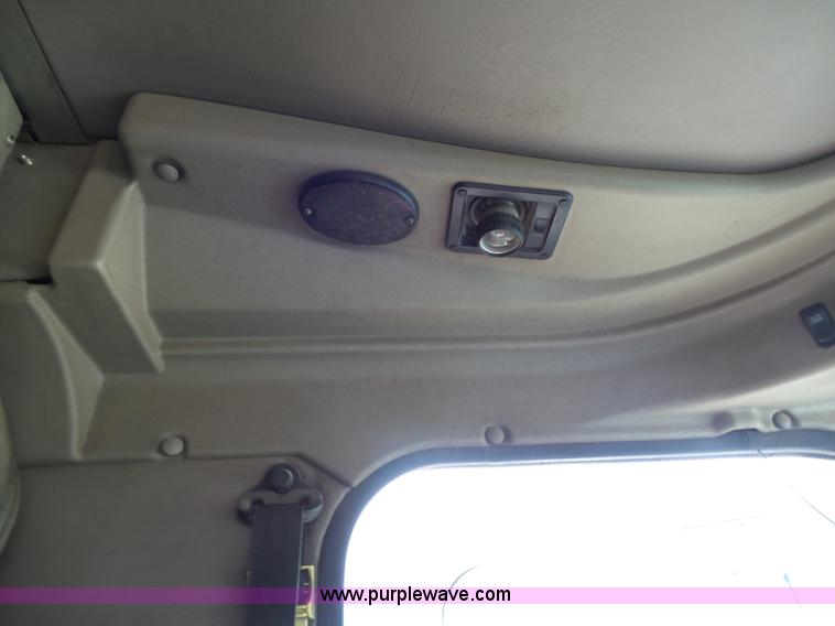 image for item K1305 2005 International 9900i semi truck