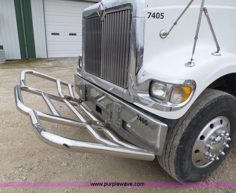 image for item K1305 2005 International 9900i semi truck