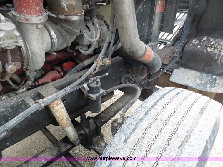 image for item K1305 2005 International 9900i semi truck