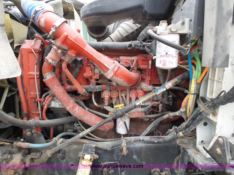 image for item K1305 2005 International 9900i semi truck