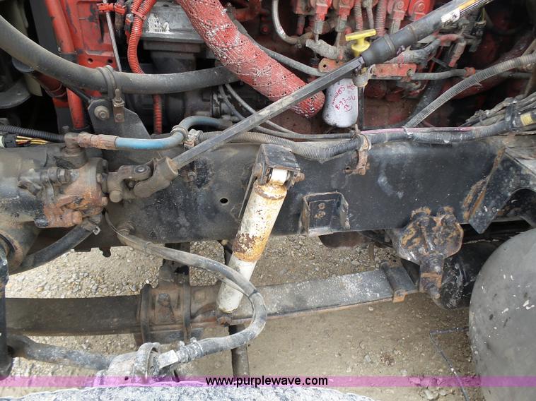 image for item K1305 2005 International 9900i semi truck