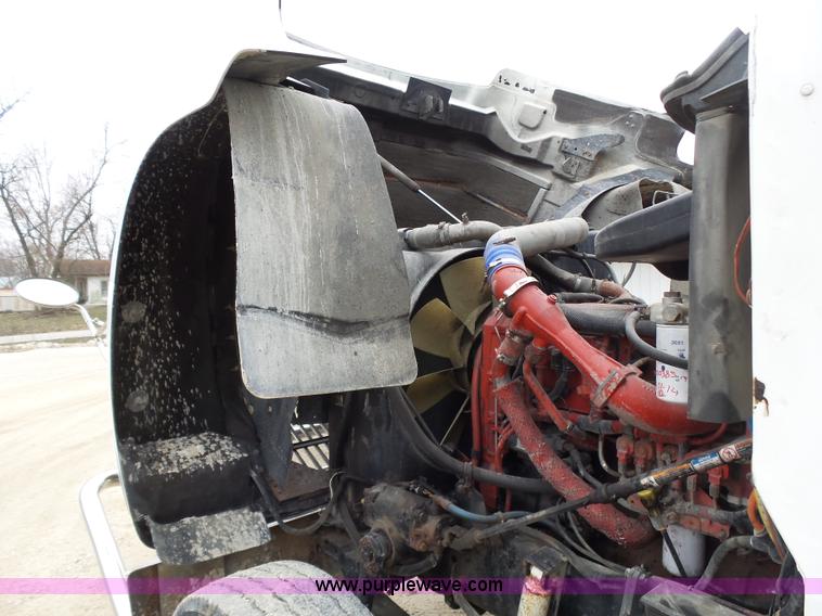 image for item K1305 2005 International 9900i semi truck