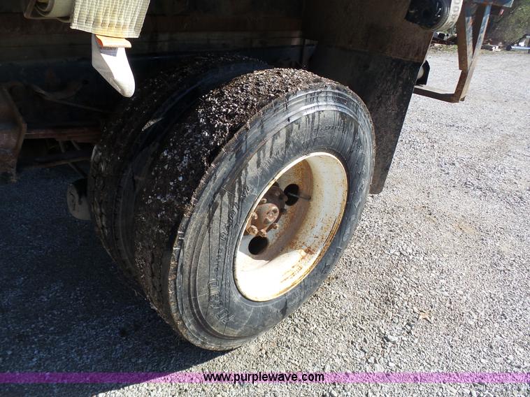 image for item K1311 1998 Ford L8501 Louisville 101 flatbed truck