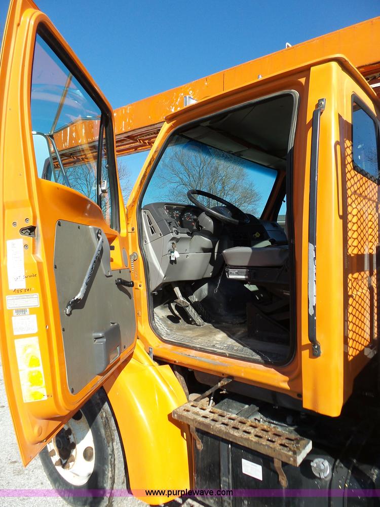 image for item K1311 1998 Ford L8501 Louisville 101 flatbed truck