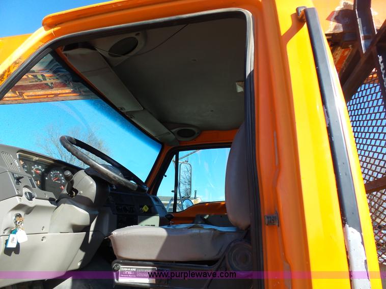 image for item K1311 1998 Ford L8501 Louisville 101 flatbed truck