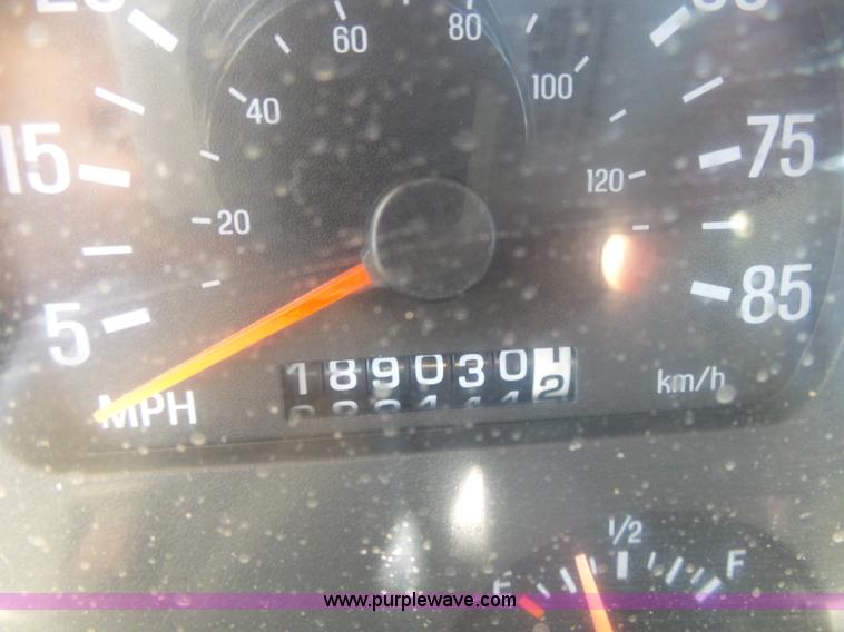 image for item K1311 1998 Ford L8501 Louisville 101 flatbed truck