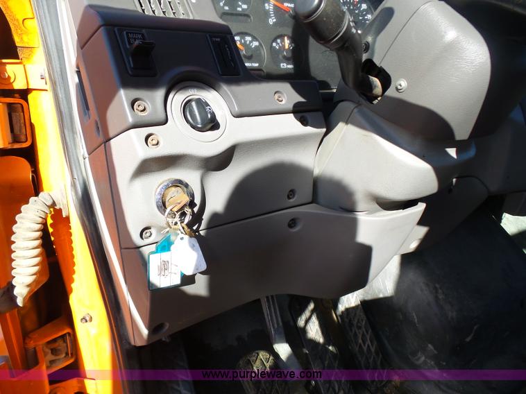 image for item K1311 1998 Ford L8501 Louisville 101 flatbed truck