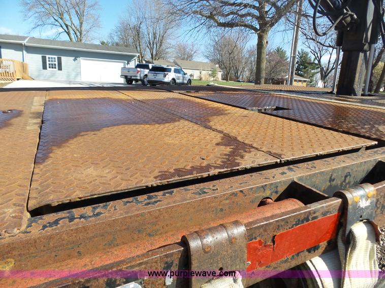 image for item K1311 1998 Ford L8501 Louisville 101 flatbed truck