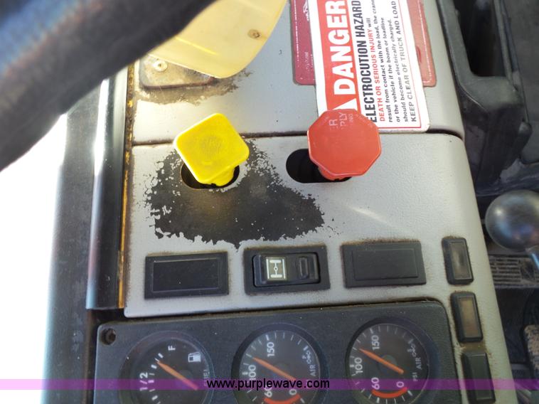 image for item K1312 1998 Freightliner FL70 flatbed truck