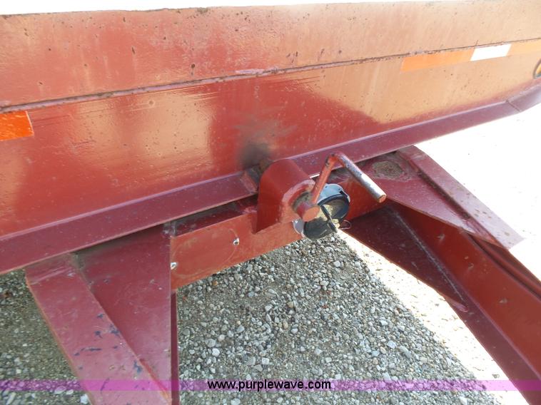 image for item K1313 2001 Miller 0T610 tilt deck trailer