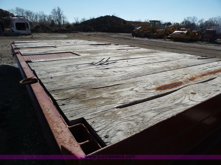 image for item K1313 2001 Miller 0T610 tilt deck trailer