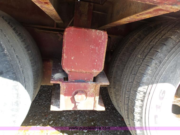 image for item K1313 2001 Miller 0T610 tilt deck trailer