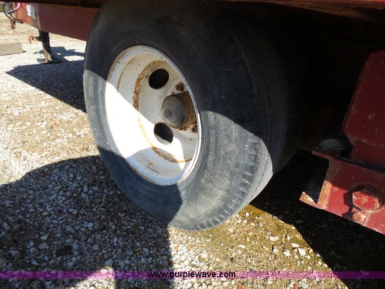 image for item K1313 2001 Miller 0T610 tilt deck trailer