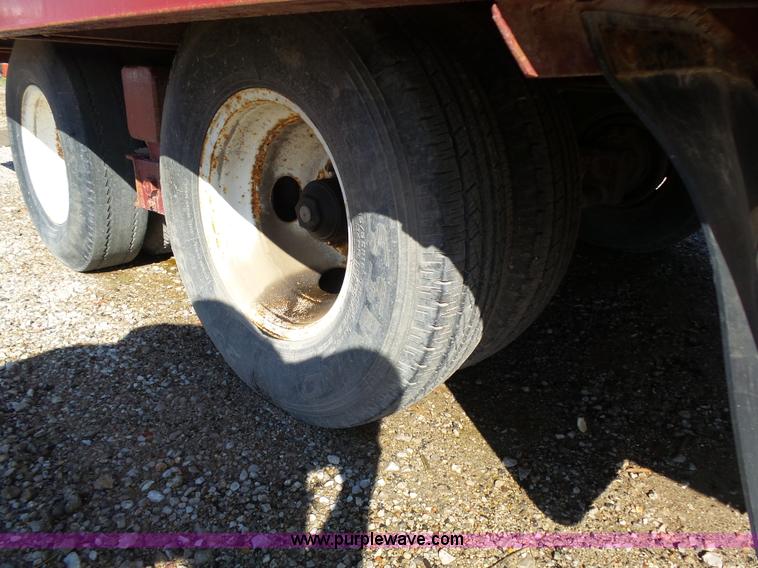 image for item K1313 2001 Miller 0T610 tilt deck trailer