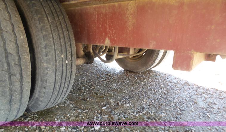 image for item K1313 2001 Miller 0T610 tilt deck trailer