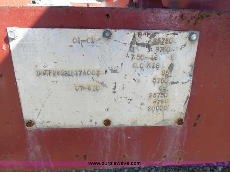 image for item K1313 2001 Miller 0T610 tilt deck trailer