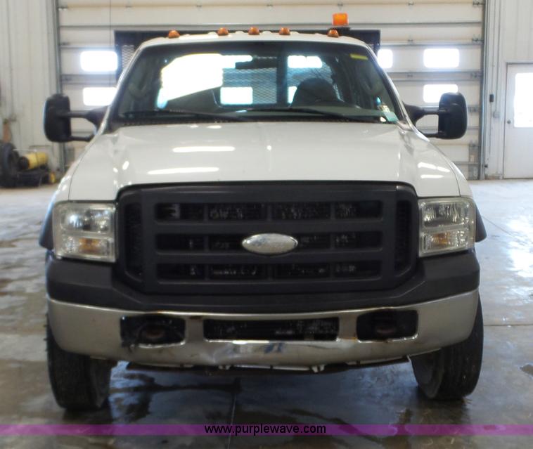 image for item K3493 2007 Ford F550 Super Duty Crew Cab flatbed truck