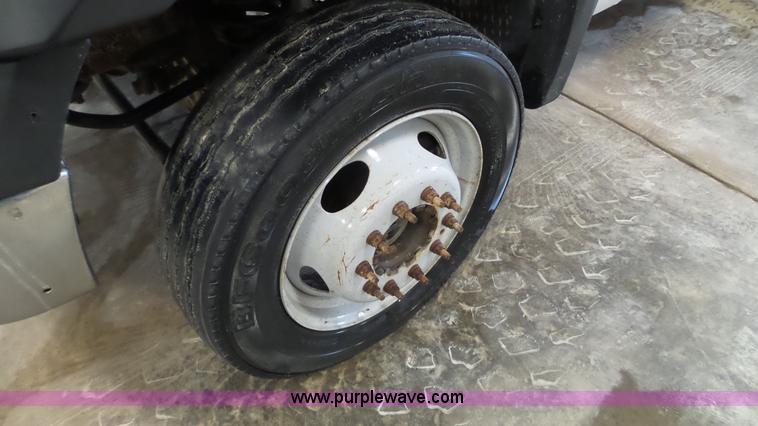 image for item K3493 2007 Ford F550 Super Duty Crew Cab flatbed truck