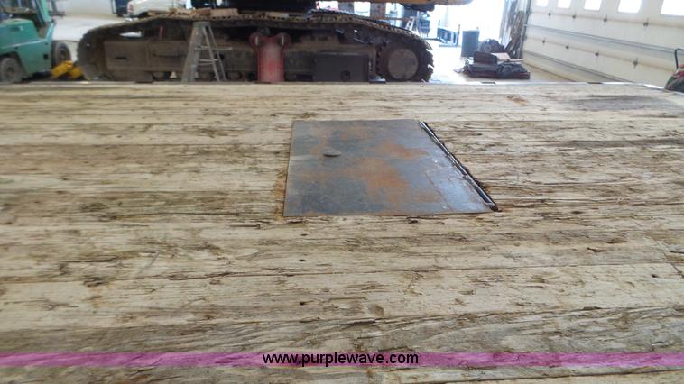 image for item K3493 2007 Ford F550 Super Duty Crew Cab flatbed truck