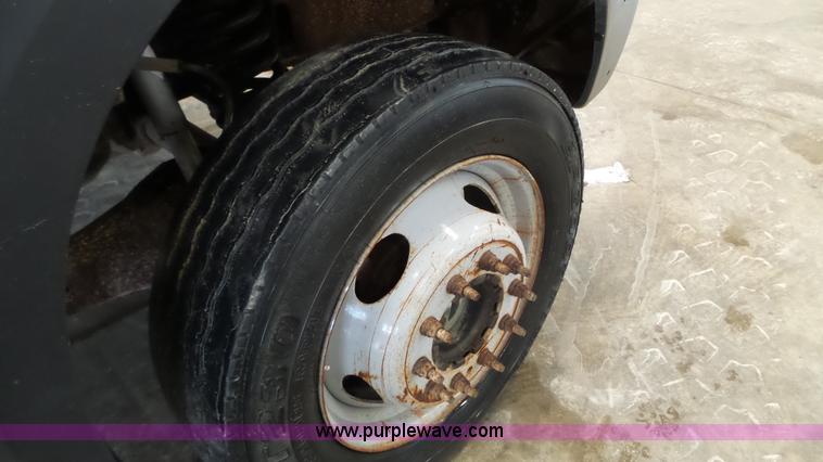 image for item K3493 2007 Ford F550 Super Duty Crew Cab flatbed truck