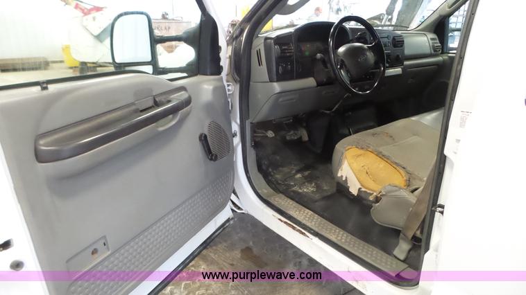 image for item K3493 2007 Ford F550 Super Duty Crew Cab flatbed truck