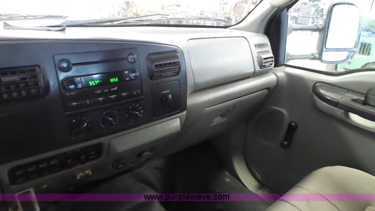 image for item K3493 2007 Ford F550 Super Duty Crew Cab flatbed truck