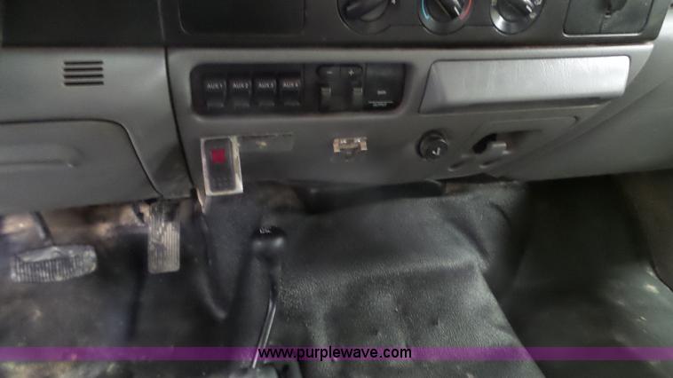 image for item K3493 2007 Ford F550 Super Duty Crew Cab flatbed truck